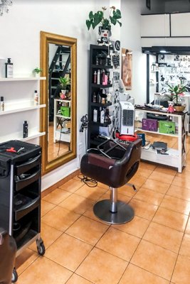 silla de peluquería en el salón de belleza