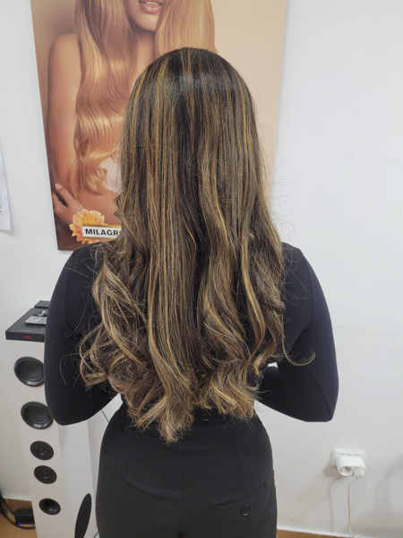 pelo ondulado en peluquería